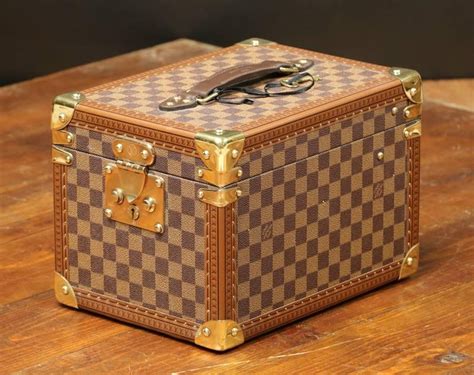 louis vuitton vanity case price.